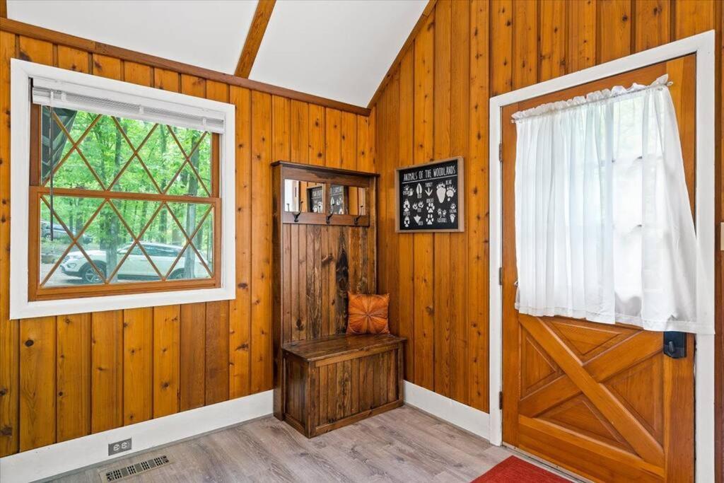 The Gingerbread House: 4 Bedroom Chalet, W/ Sunroom/Deck, Sleeps 12, Modern Amenities McGaheysville Exterior photo