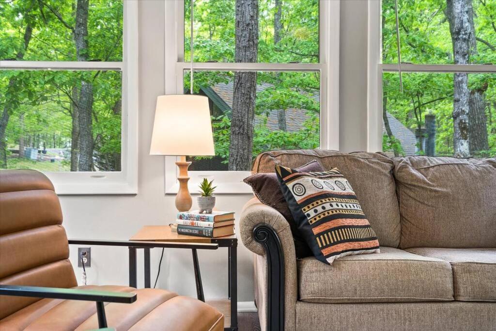 The Gingerbread House: 4 Bedroom Chalet, W/ Sunroom/Deck, Sleeps 12, Modern Amenities McGaheysville Exterior photo