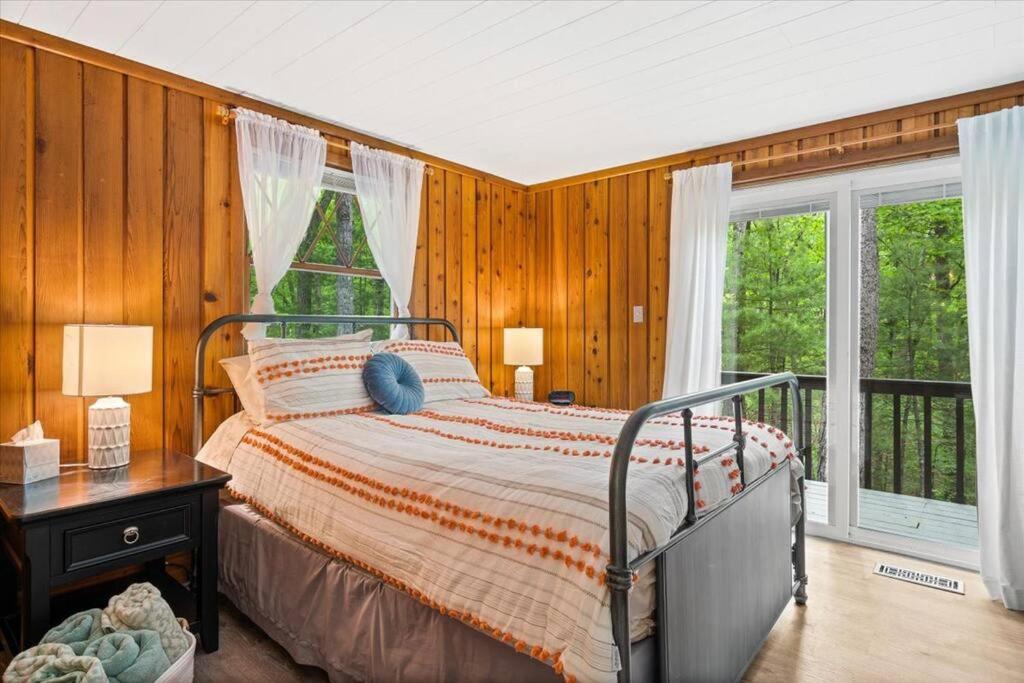 The Gingerbread House: 4 Bedroom Chalet, W/ Sunroom/Deck, Sleeps 12, Modern Amenities McGaheysville Exterior photo