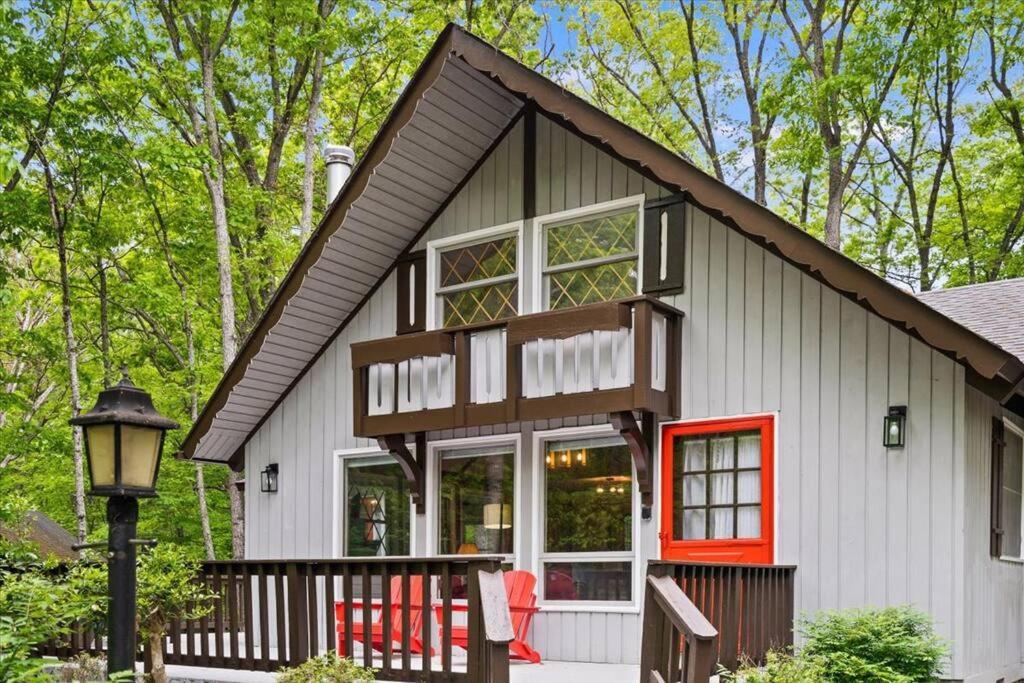 The Gingerbread House: 4 Bedroom Chalet, W/ Sunroom/Deck, Sleeps 12, Modern Amenities McGaheysville Exterior photo