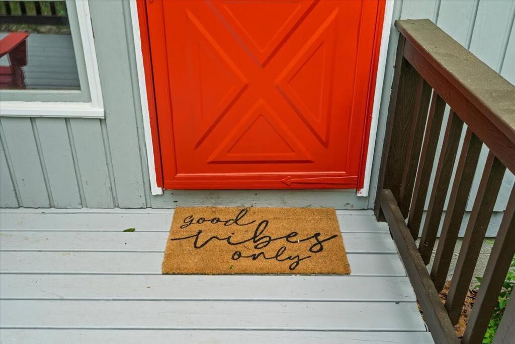 The Gingerbread House: 4 Bedroom Chalet, W/ Sunroom/Deck, Sleeps 12, Modern Amenities McGaheysville Exterior photo