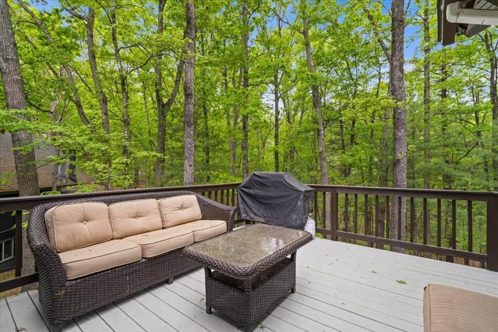 The Gingerbread House: 4 Bedroom Chalet, W/ Sunroom/Deck, Sleeps 12, Modern Amenities McGaheysville Exterior photo