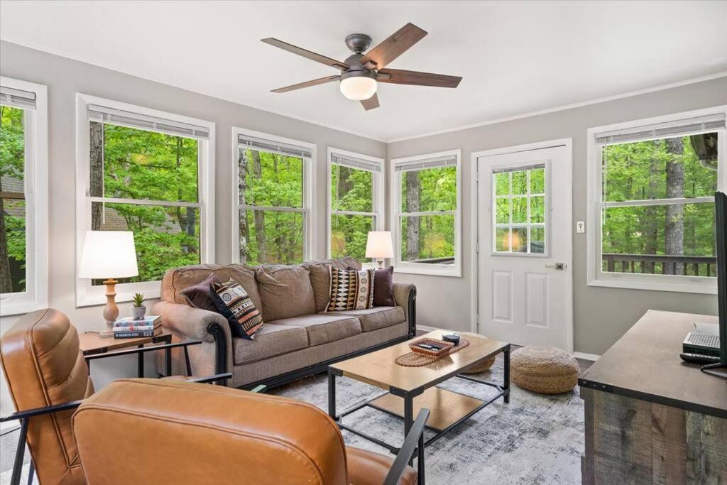 The Gingerbread House: 4 Bedroom Chalet, W/ Sunroom/Deck, Sleeps 12, Modern Amenities McGaheysville Exterior photo