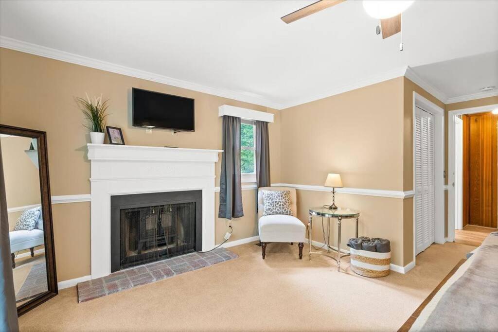 The Gingerbread House: 4 Bedroom Chalet, W/ Sunroom/Deck, Sleeps 12, Modern Amenities McGaheysville Exterior photo